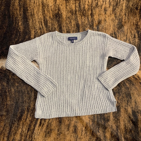 Aeropostale Sweaters - Aeropostale size Small light gray knit crew neck sweater with side slits